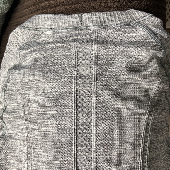 Lululemon Grey Top - Picture 3 of 4